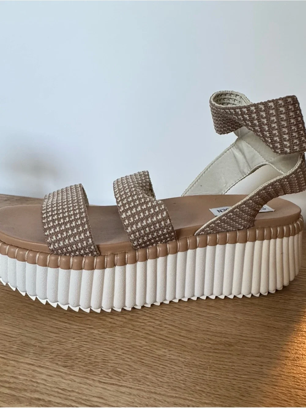 Steve Madden Taupe and Cream Woven Platform Sandal Size 8